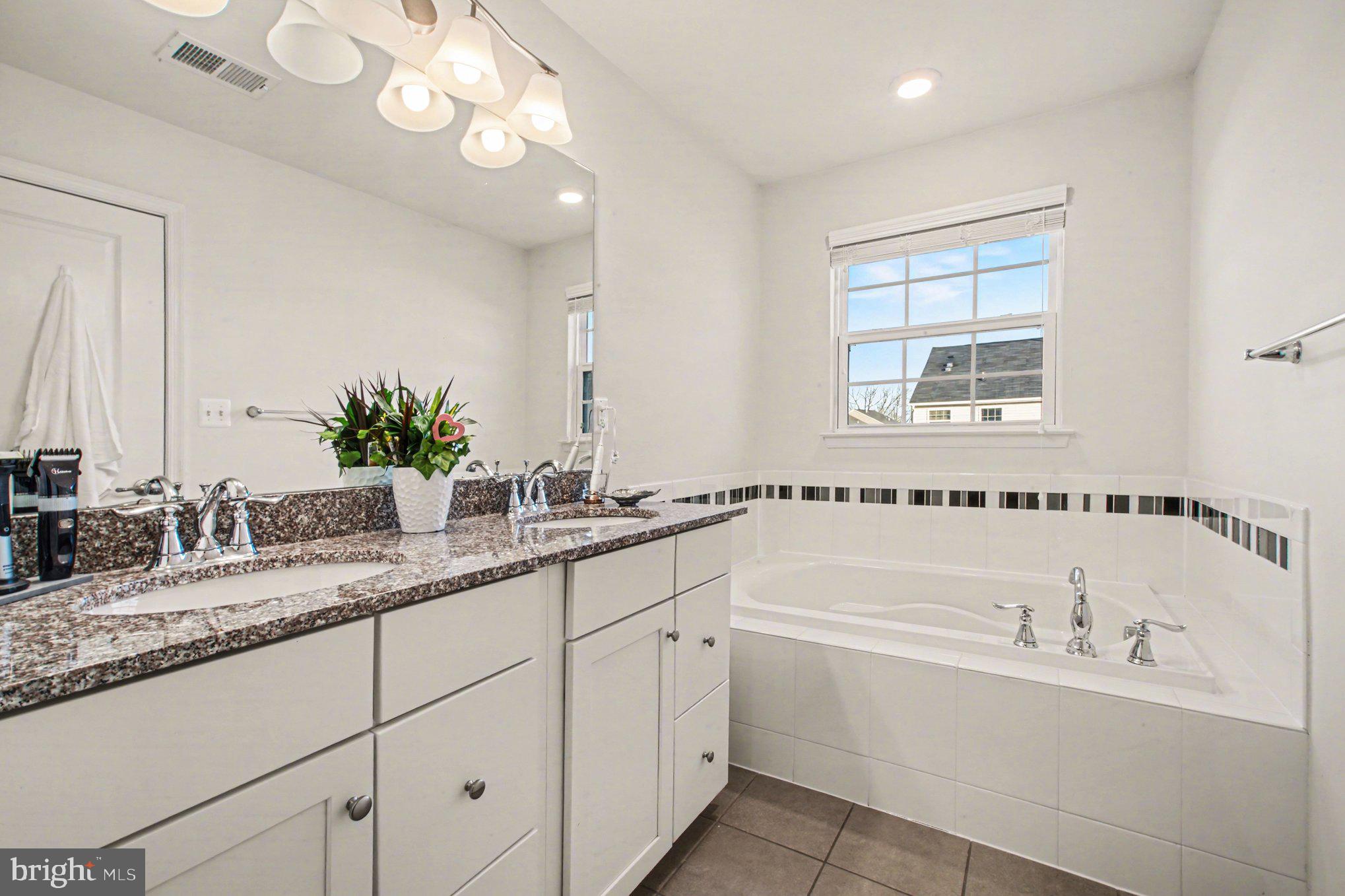 GOVERNORS ROW - Residential