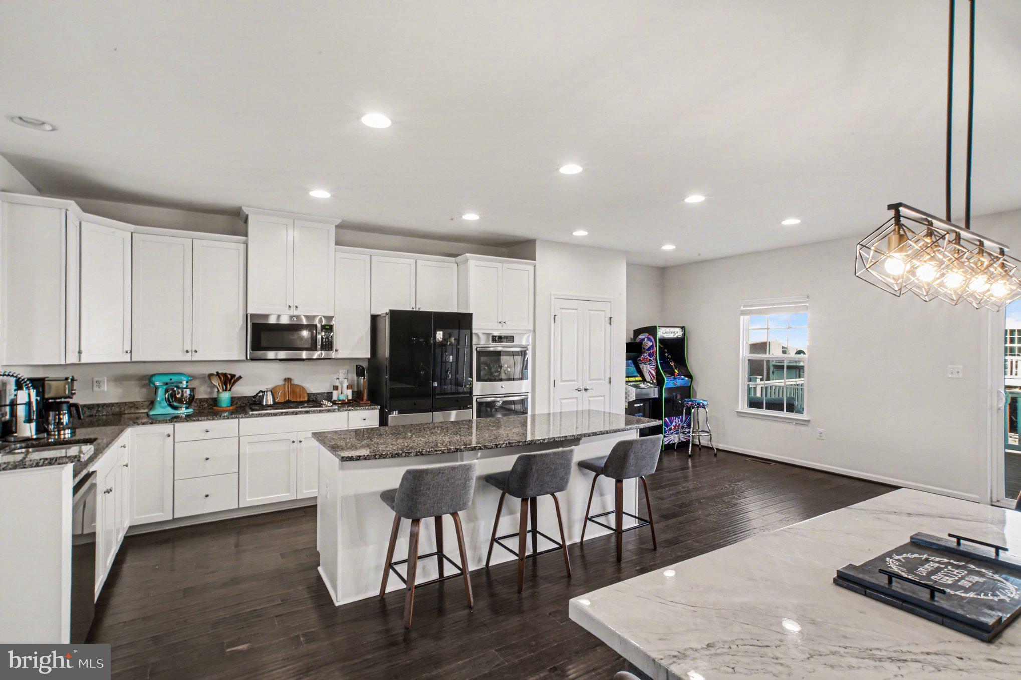 GOVERNORS ROW - Residential