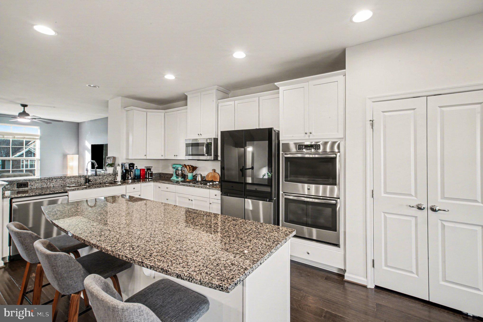 GOVERNORS ROW - Residential