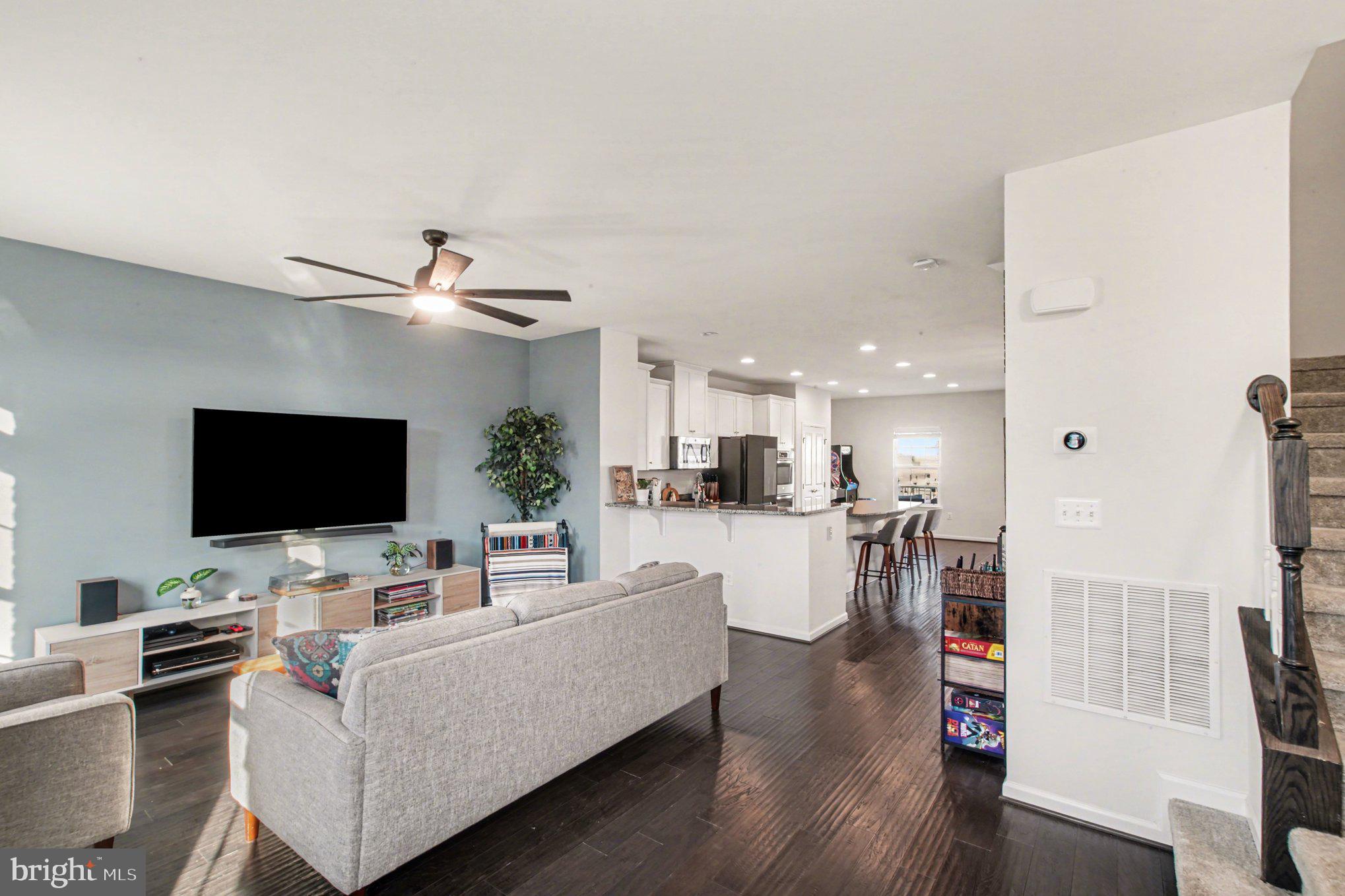 GOVERNORS ROW - Residential