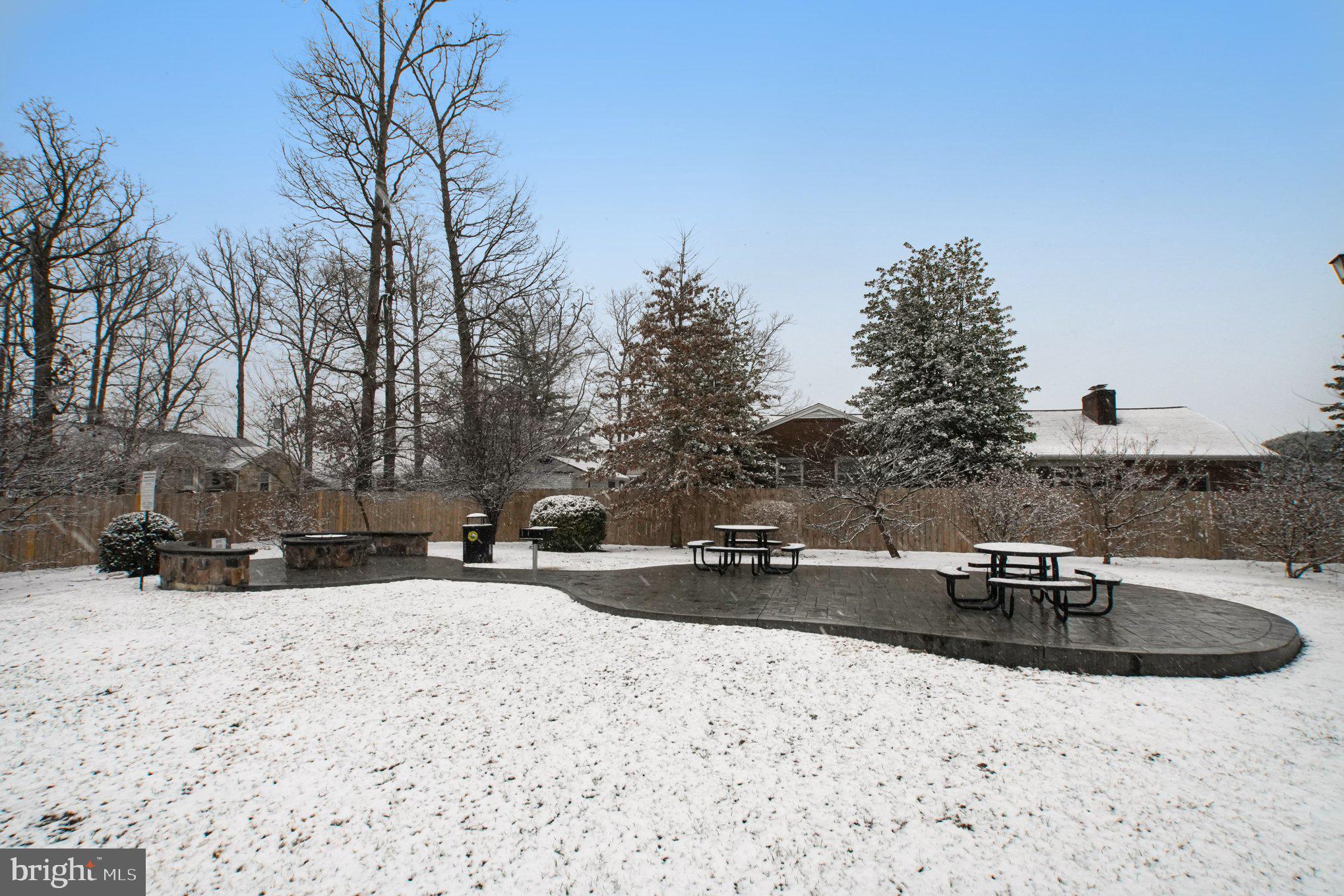 GOVERNORS ROW - Residential