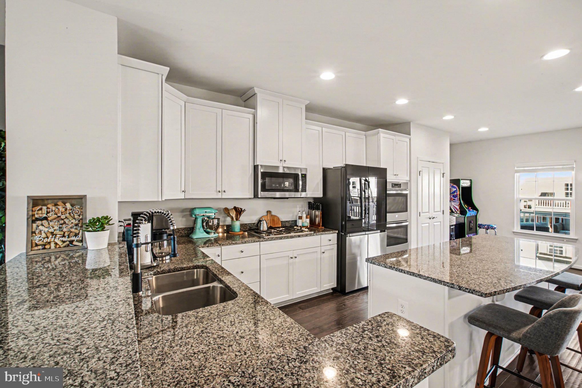 GOVERNORS ROW - Residential