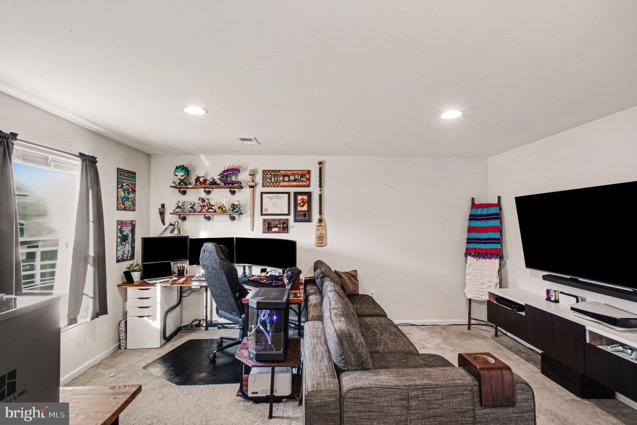 GOVERNORS ROW - Residential