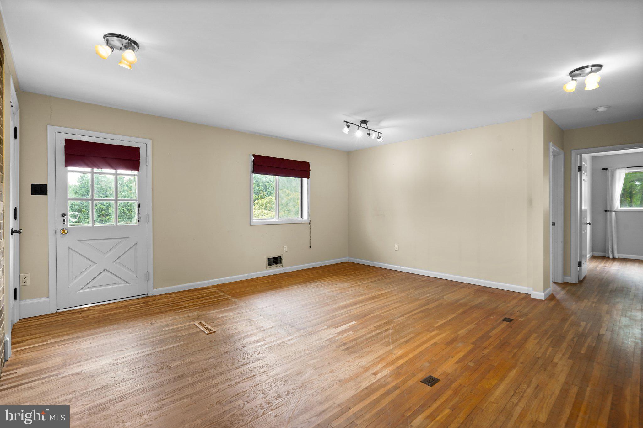 DARNESTOWN OUTSIDE - Residential