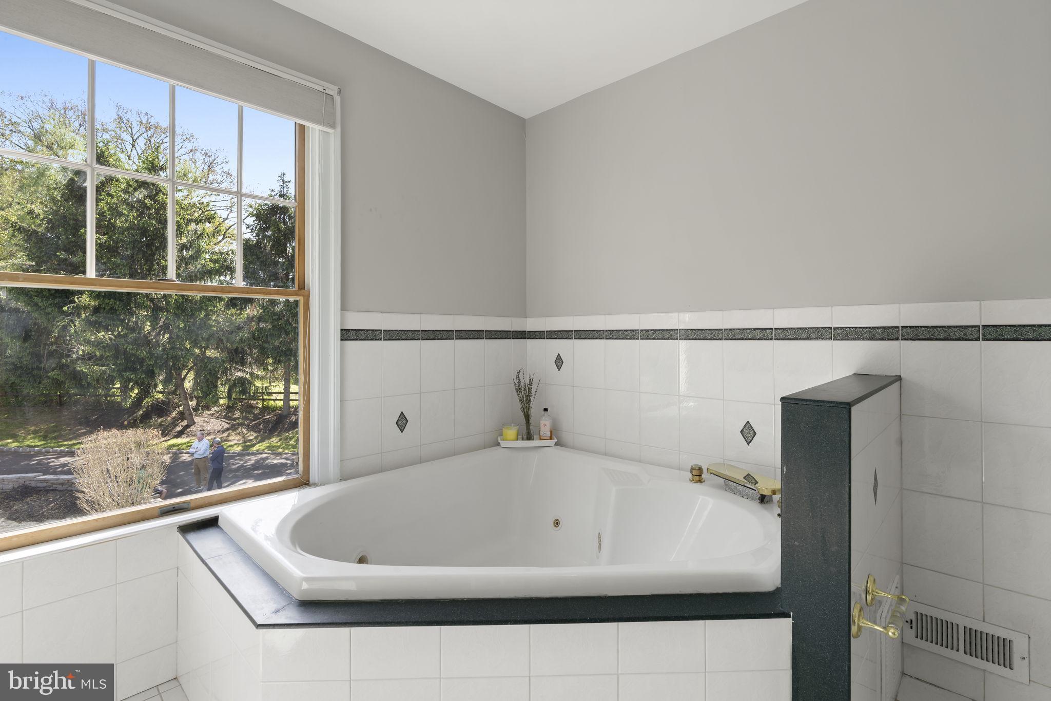 HOLLAND MEADOWS - Residential