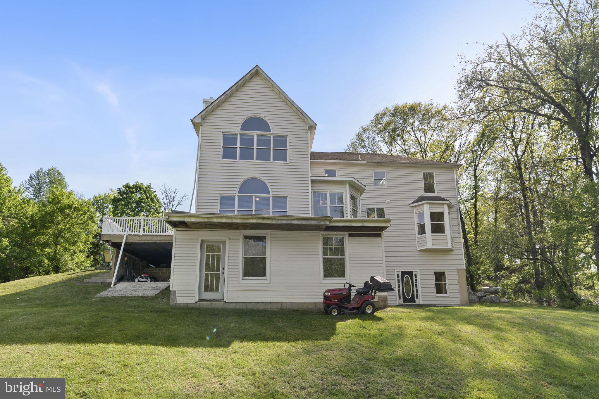 HOLLAND MEADOWS - Residential