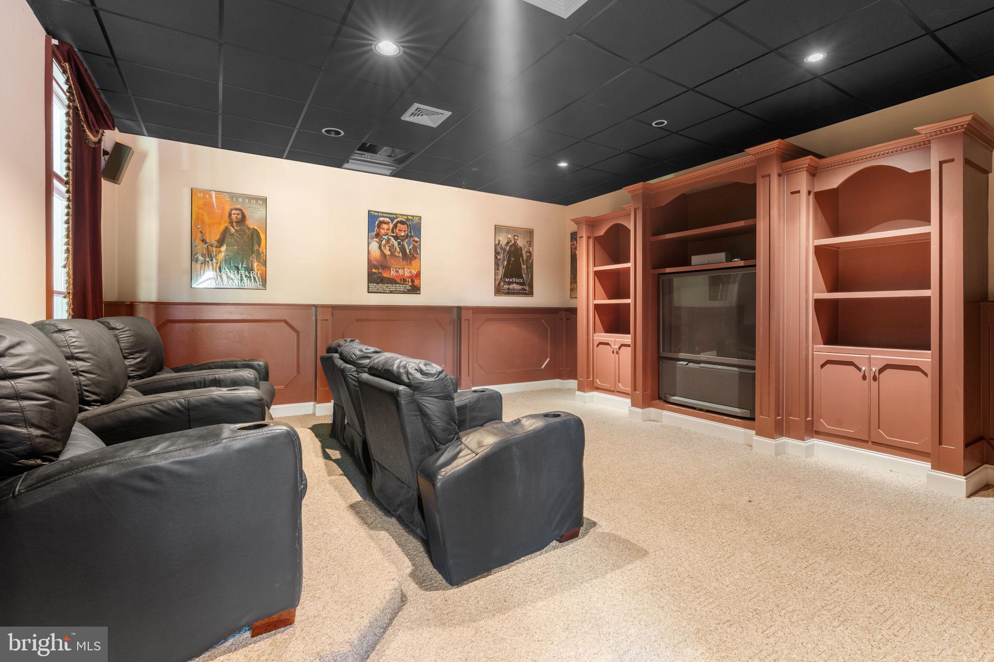 HOLLAND MEADOWS - Residential