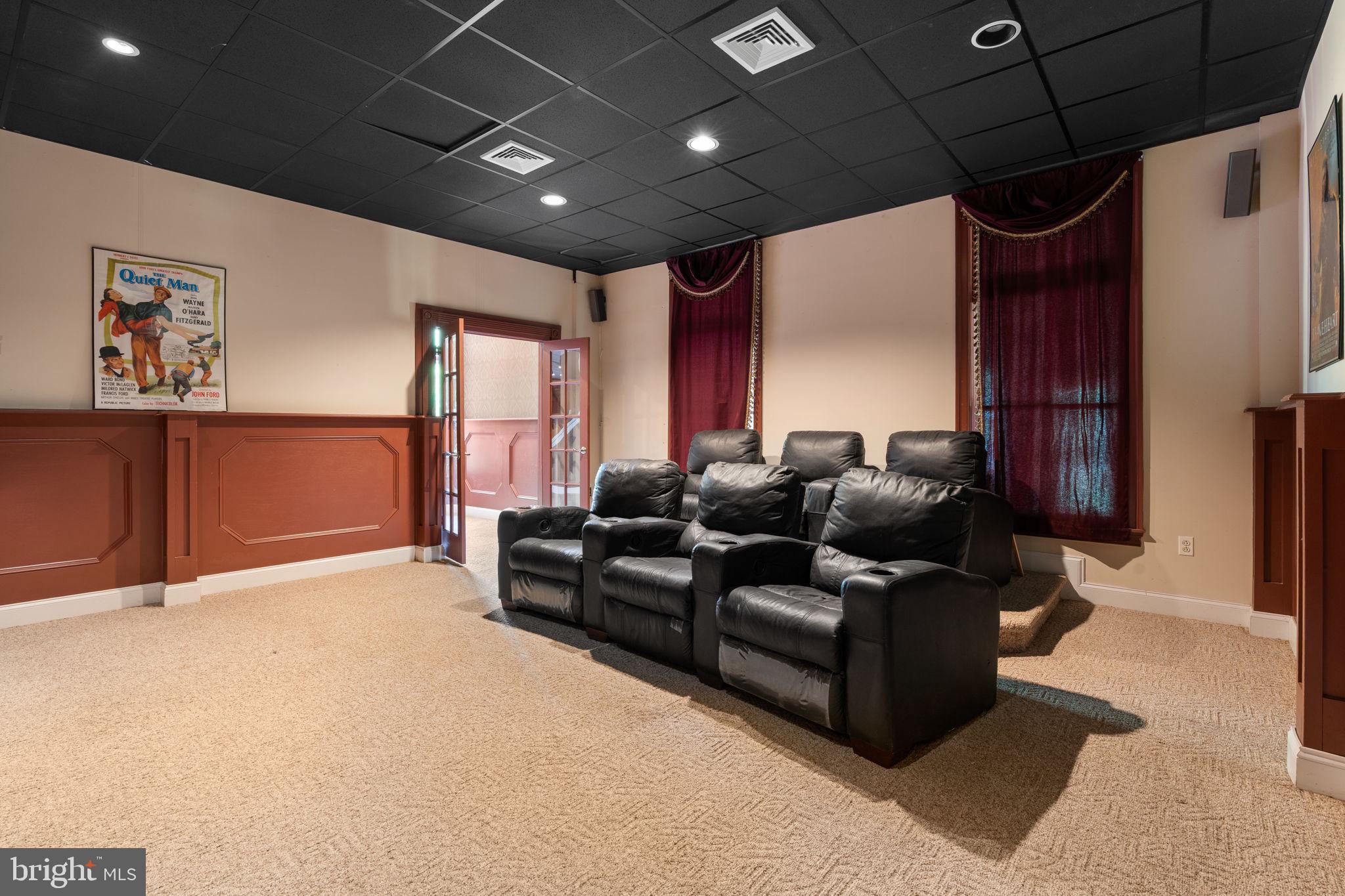 HOLLAND MEADOWS - Residential