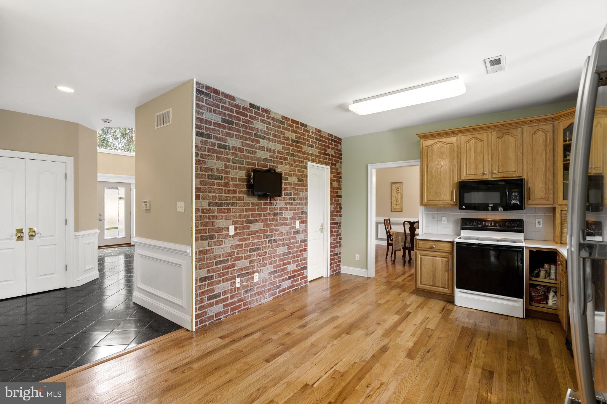 HOLLAND MEADOWS - Residential