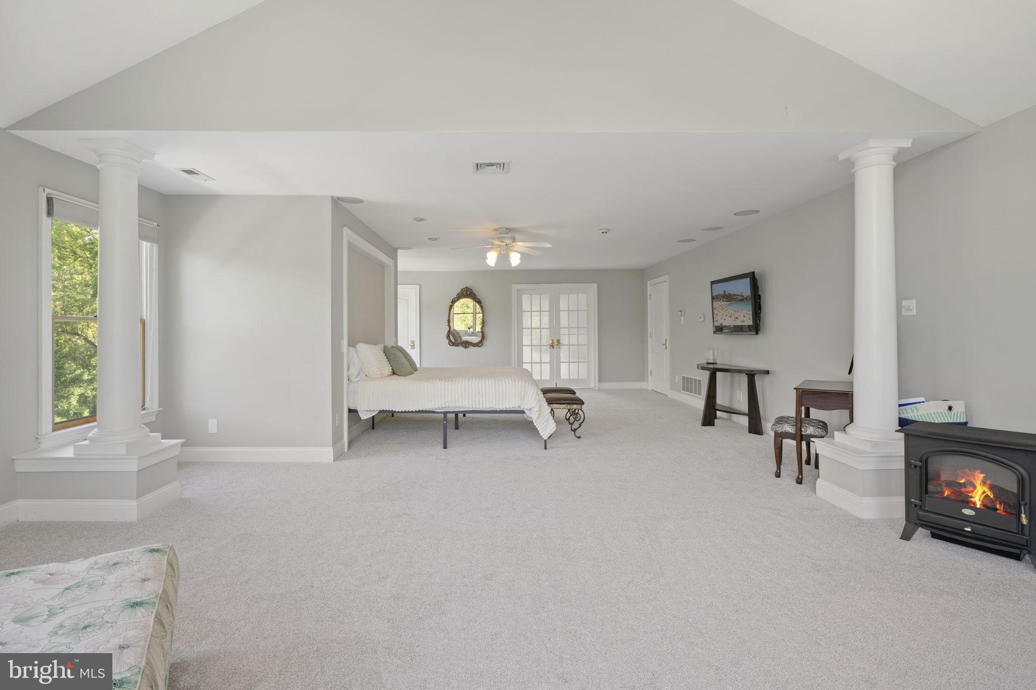 HOLLAND MEADOWS - Residential