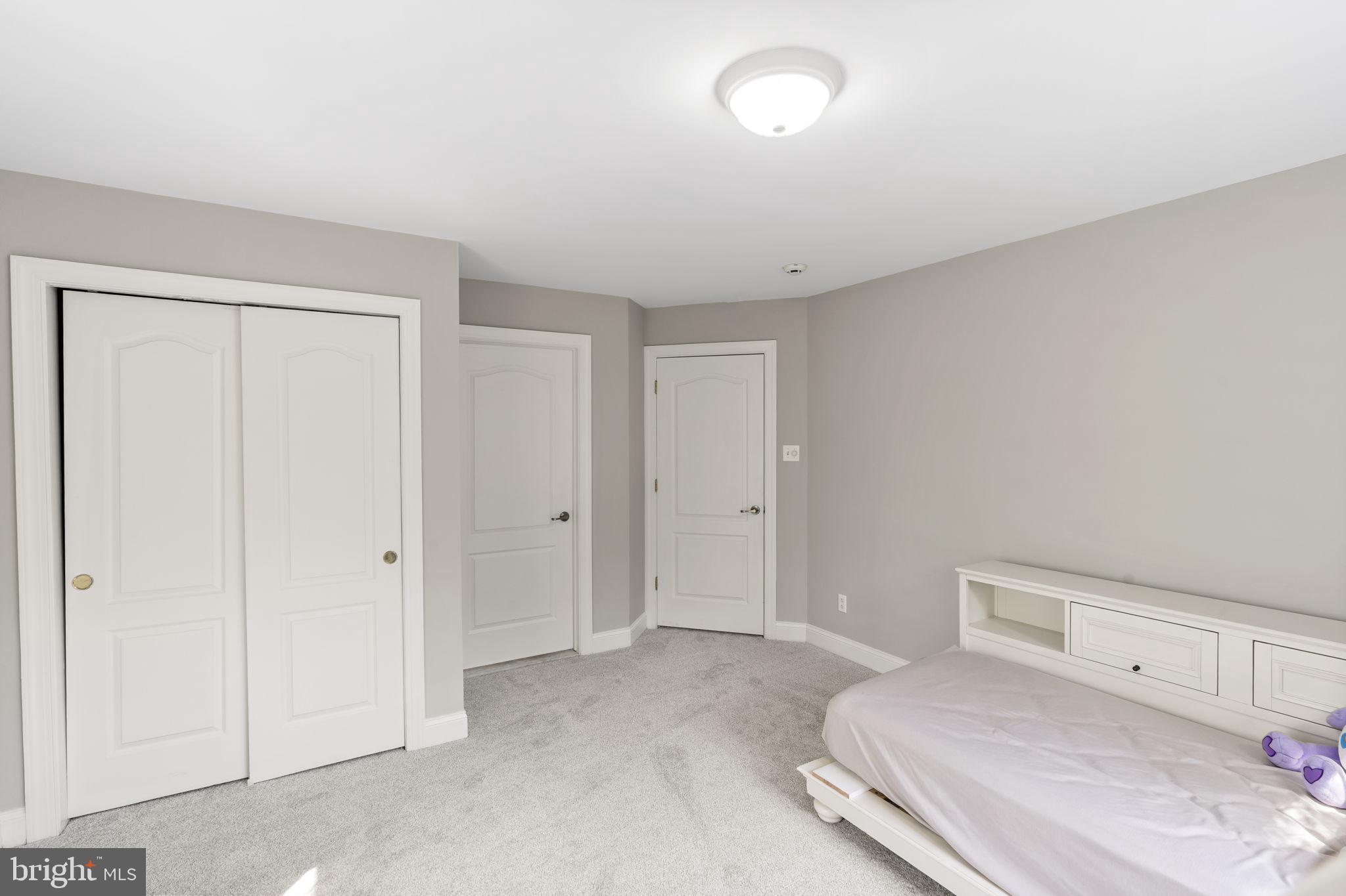 HOLLAND MEADOWS - Residential
