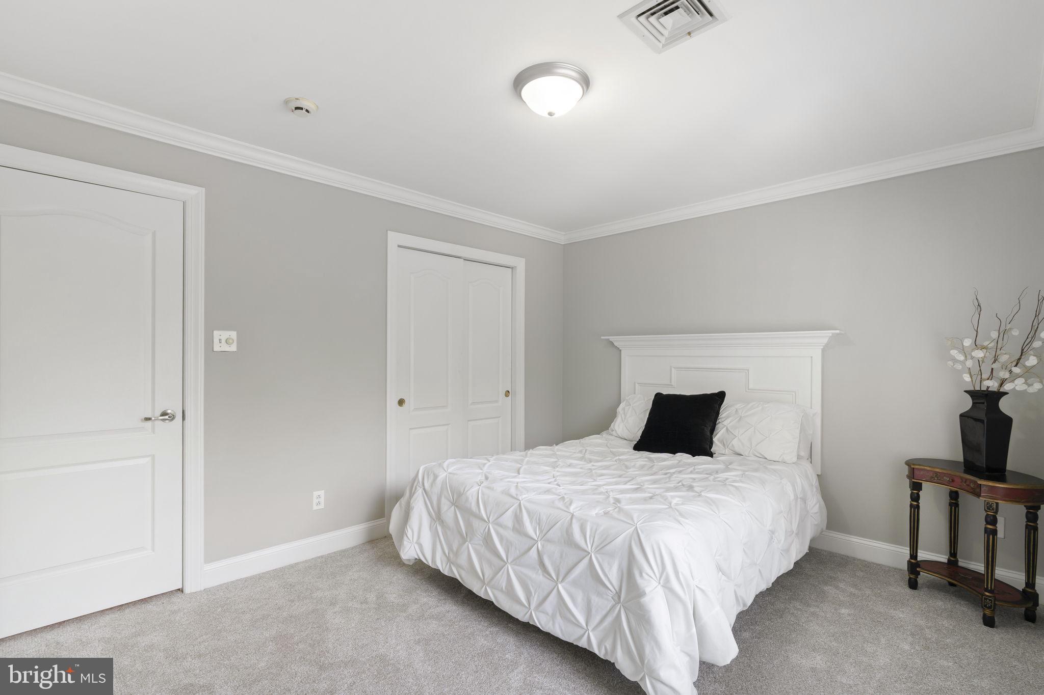 HOLLAND MEADOWS - Residential
