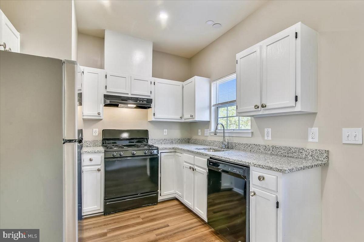 COMMONS OF AVALON - Residential Lease