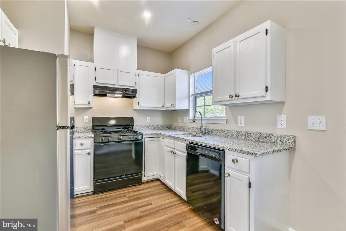 COMMONS OF AVALON - Residential Lease