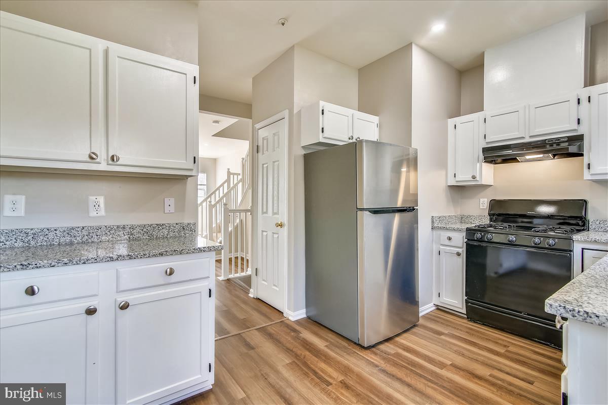 COMMONS OF AVALON - Residential Lease