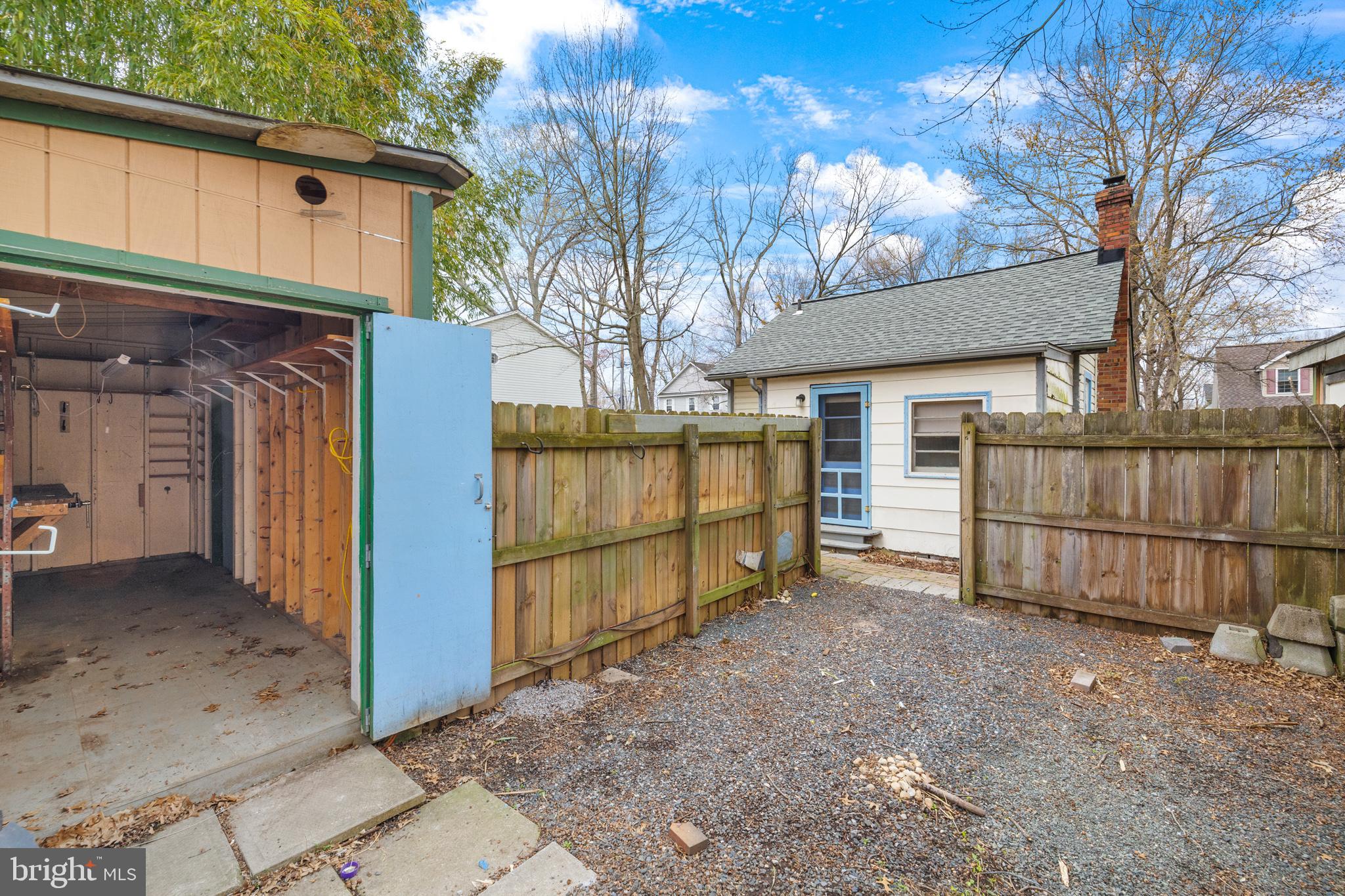 AVALON SHORES - Residential