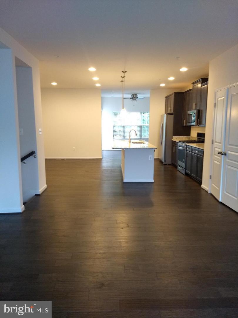 NORTH SHORE FOREST - Residential Lease