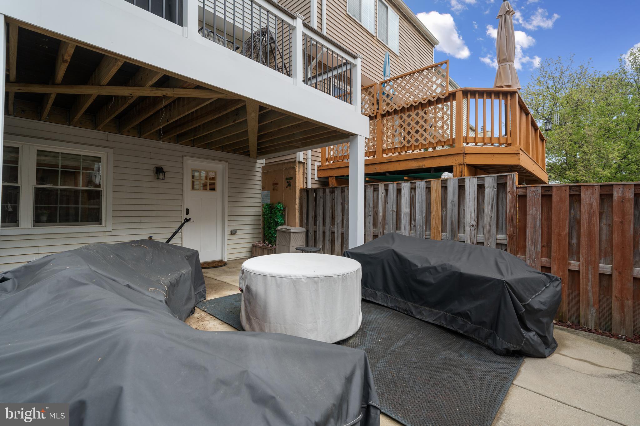 COURTS OF TYSONS - Residential