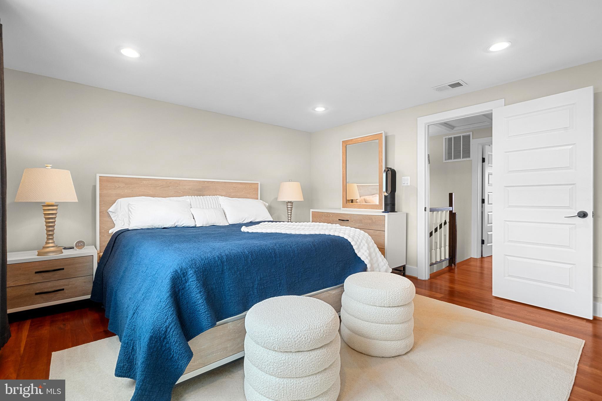 COURTS OF TYSONS - Residential