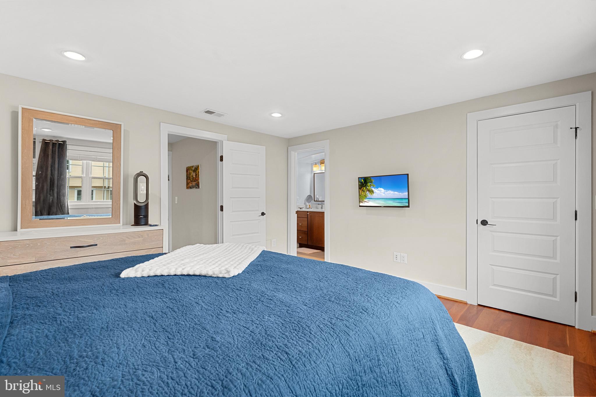 COURTS OF TYSONS - Residential