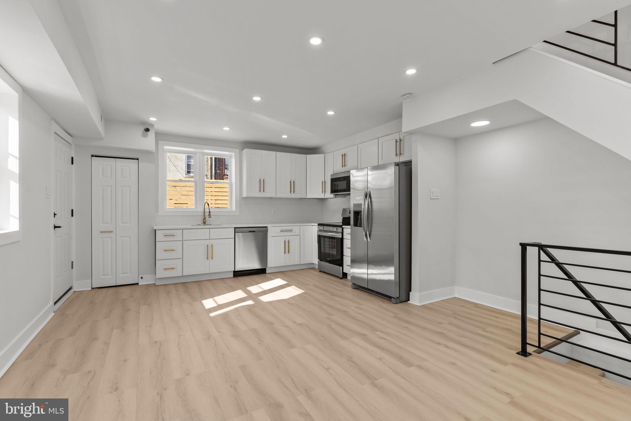 ELMWOOD PARK - Residential