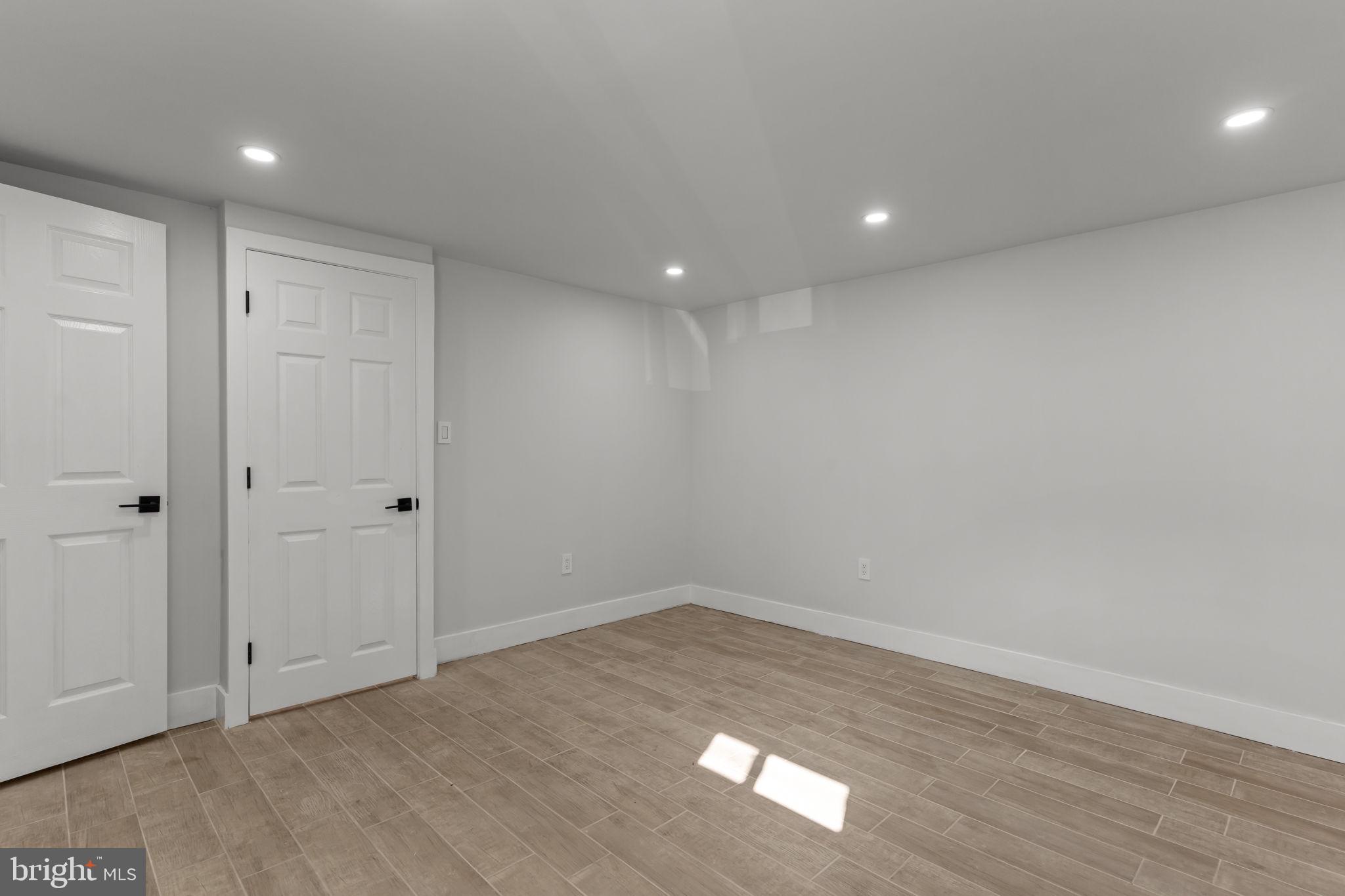 ELMWOOD PARK - Residential