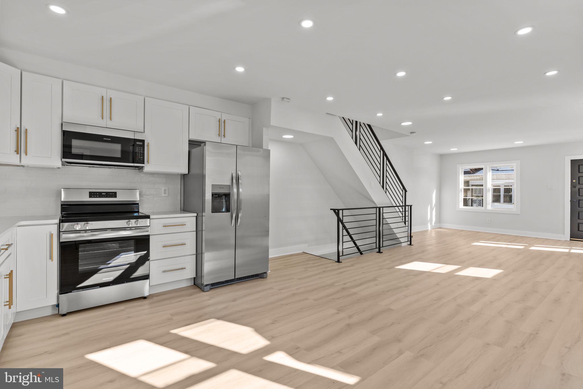 ELMWOOD PARK - Residential