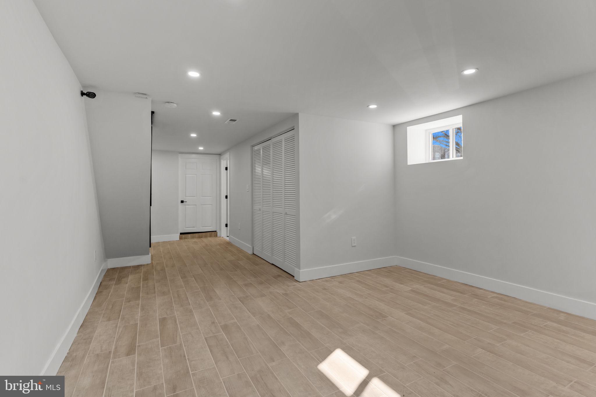 ELMWOOD PARK - Residential