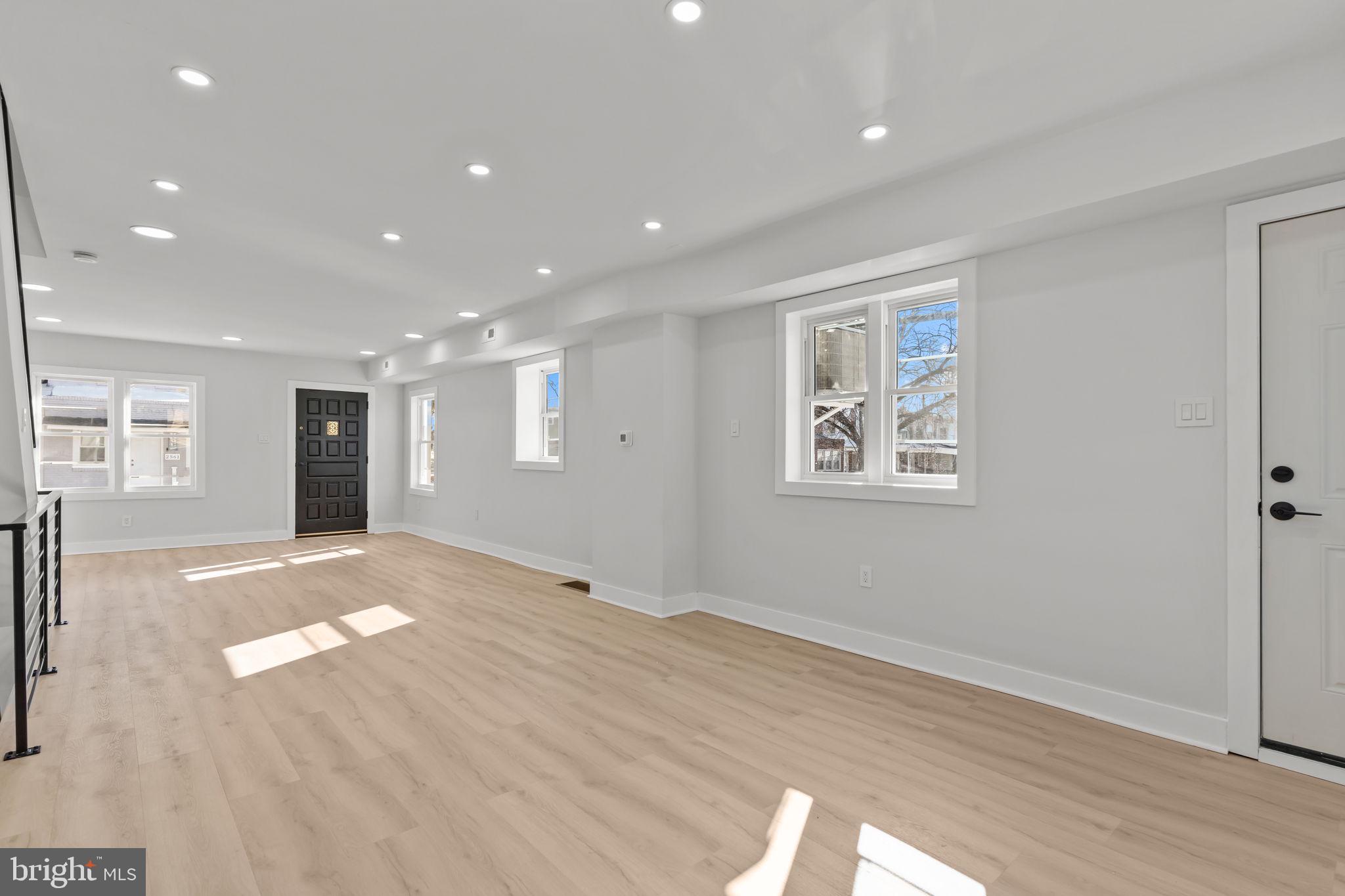 ELMWOOD PARK - Residential