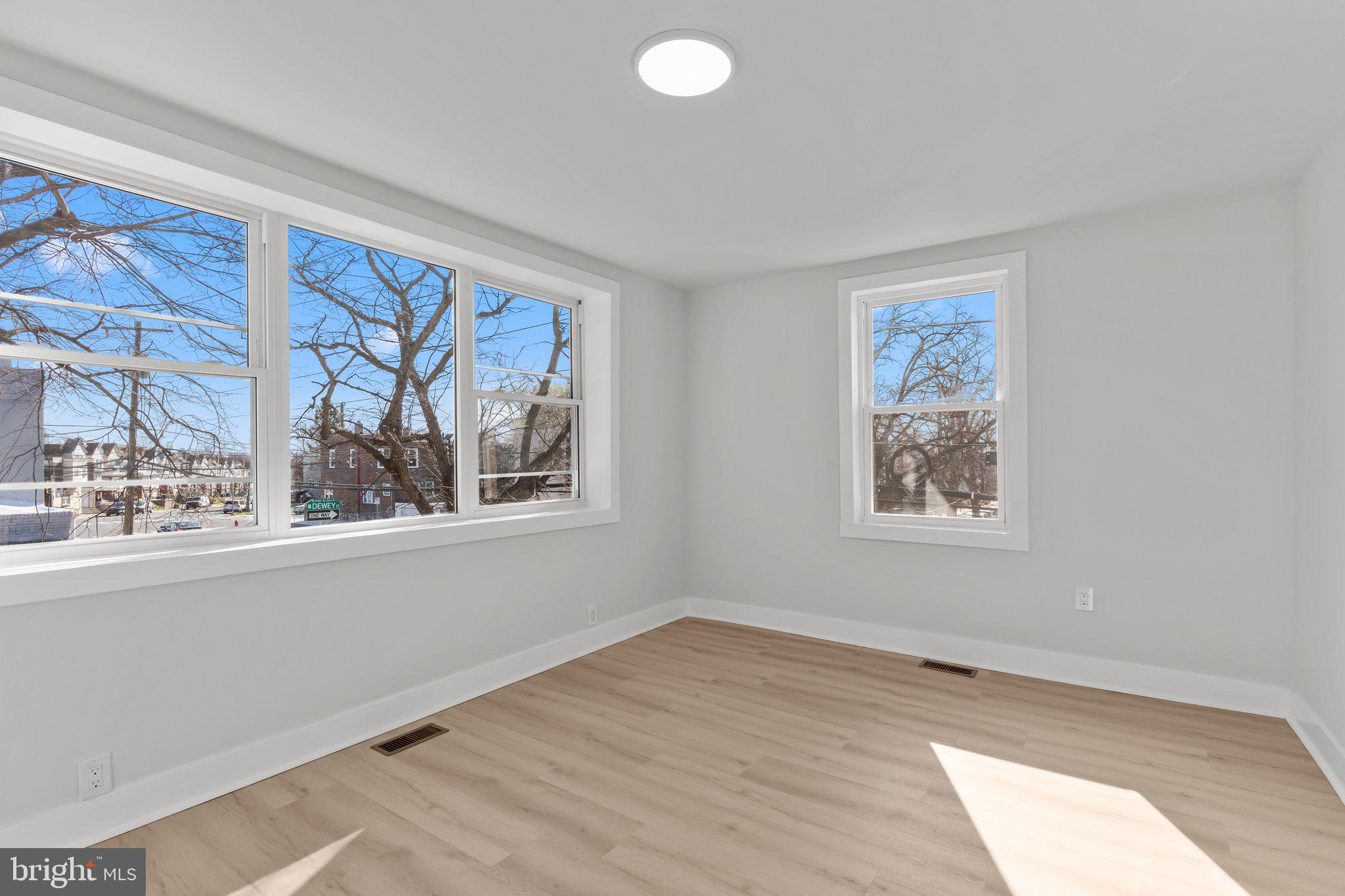 ELMWOOD PARK - Residential