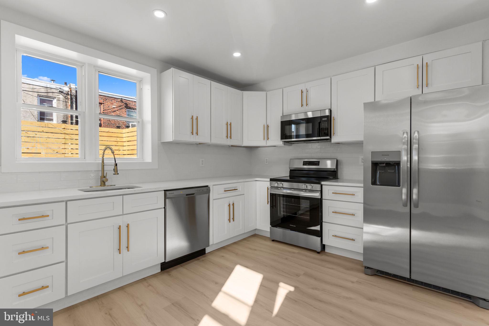 ELMWOOD PARK - Residential