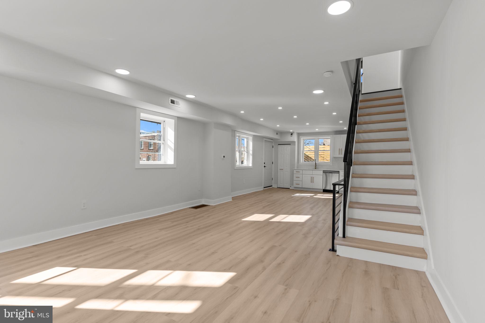 ELMWOOD PARK - Residential