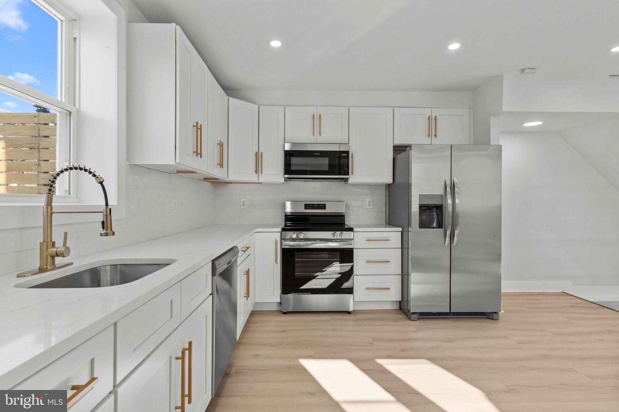 ELMWOOD PARK - Residential