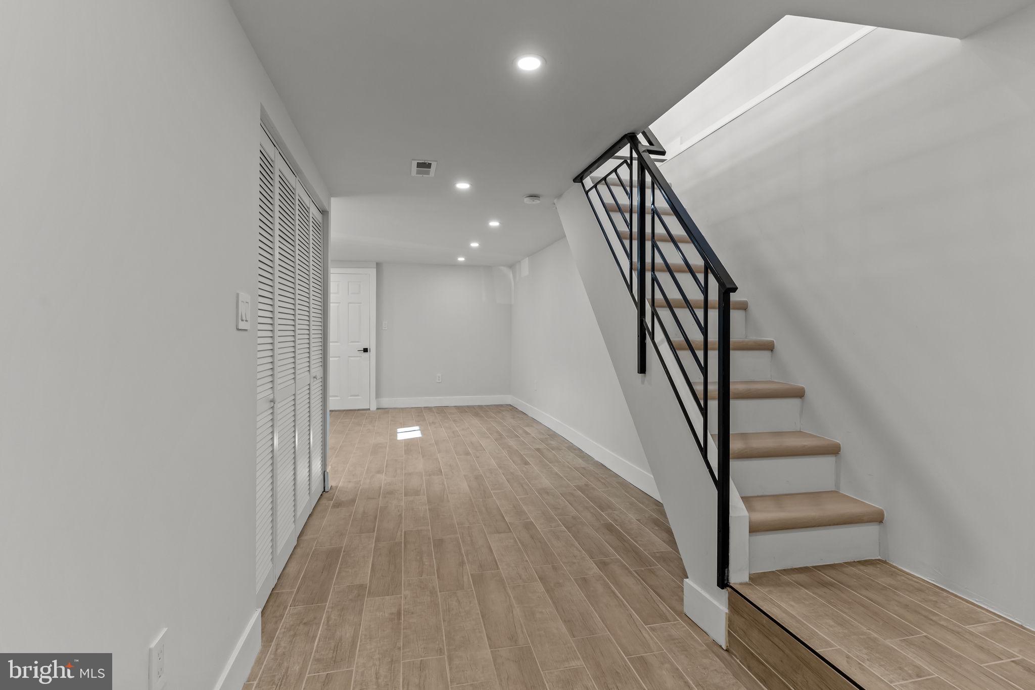 ELMWOOD PARK - Residential