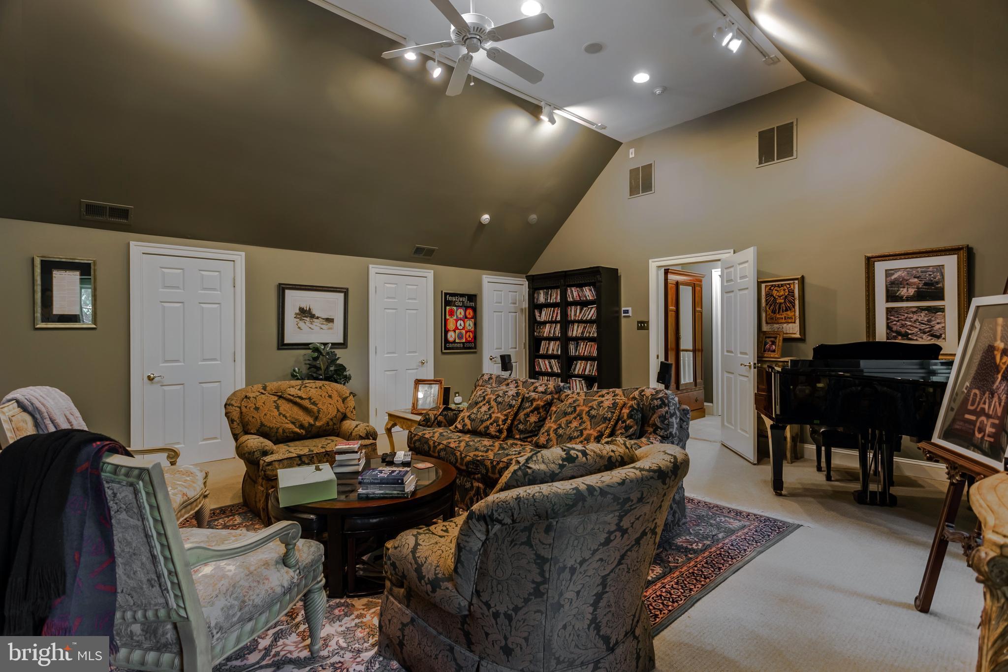 STRAWBRIDGE COURT - Residential