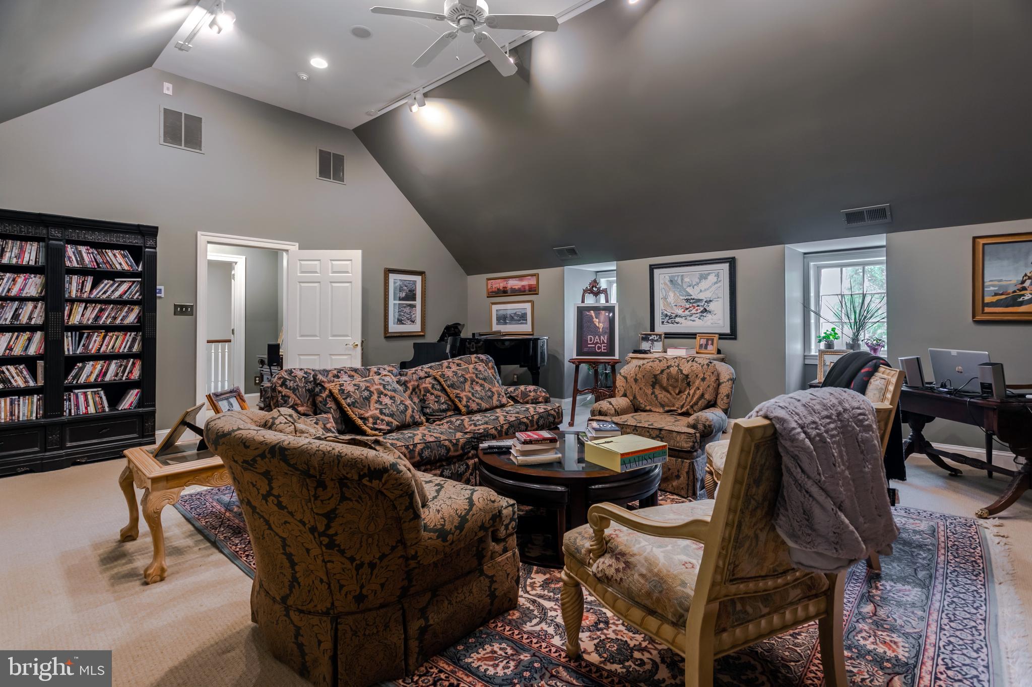 STRAWBRIDGE COURT - Residential