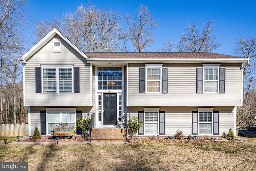 Completely Remodeled! This beautiful home was meticulously cared for and looks incredible. Located in the sought after Timberlake community, this home features a gorgeous dine in kitchen that leads out to the deck and features  stainless steel appliances. Upstairs there is 3 bedrooms including the primary bedroom with a walk in closet and on-suite. Also upstairs is a completely renovated full bathroom. Down stairs features a large living space, perfect for entertaining. Another large bedroom right next to yet another beautifully renovated full bath. Another wonderful feature is a large bonus room! The downstairs also has a mud room with the washer and dryer that leads right outside to the large fenced in backyard.  This beautiful home is minutes from the VRE and plenty of restaurants and shopping!  Hurry though, this home won't last long!