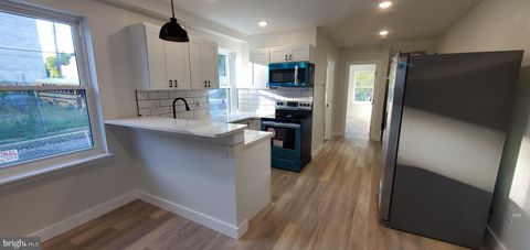 Townhouse For Rent - 536 W Huntingdon Street #1<br/> PHILADELPHIA, PA 19133