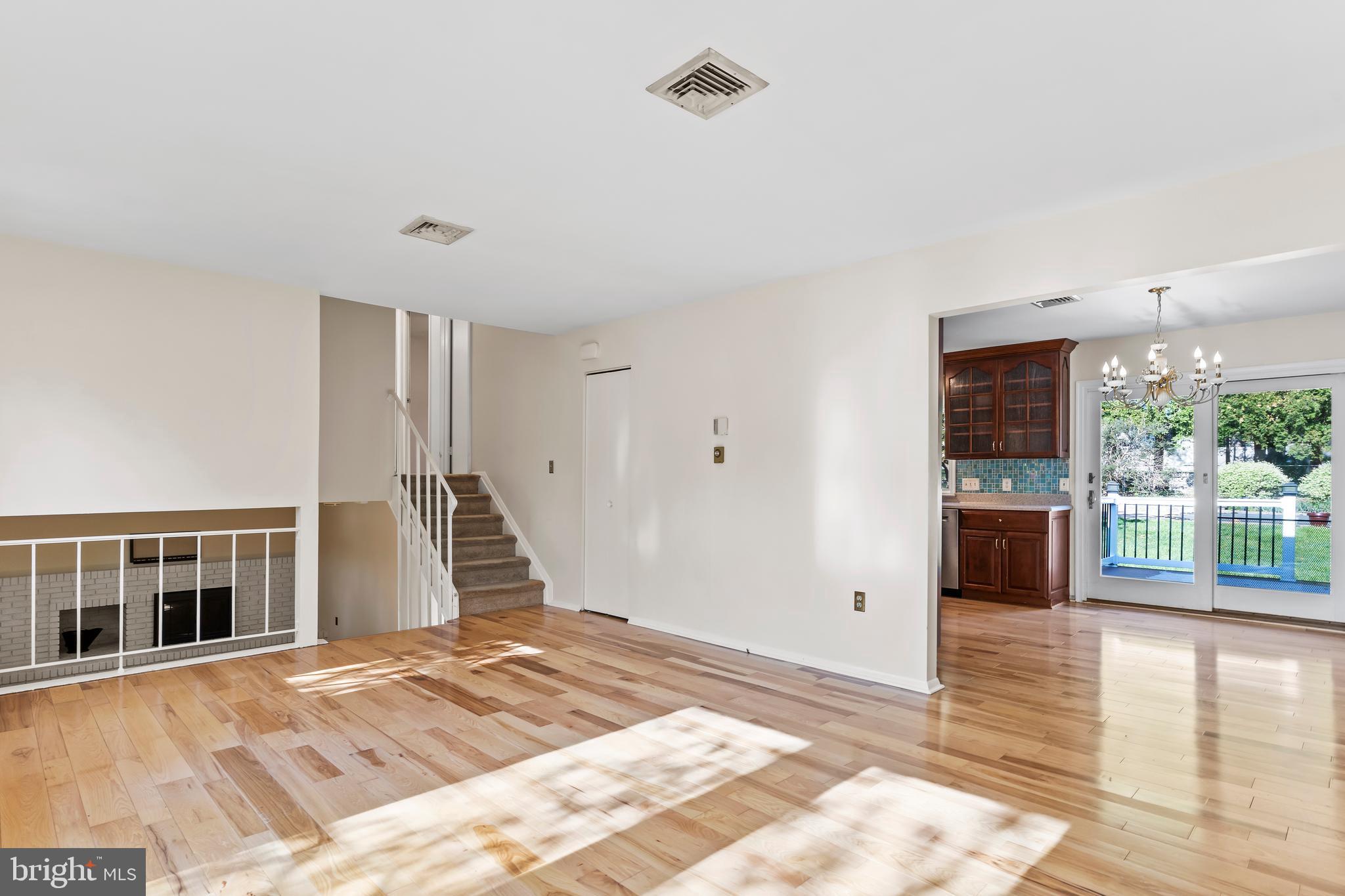 CENTER SQUARE MANOR - Residential