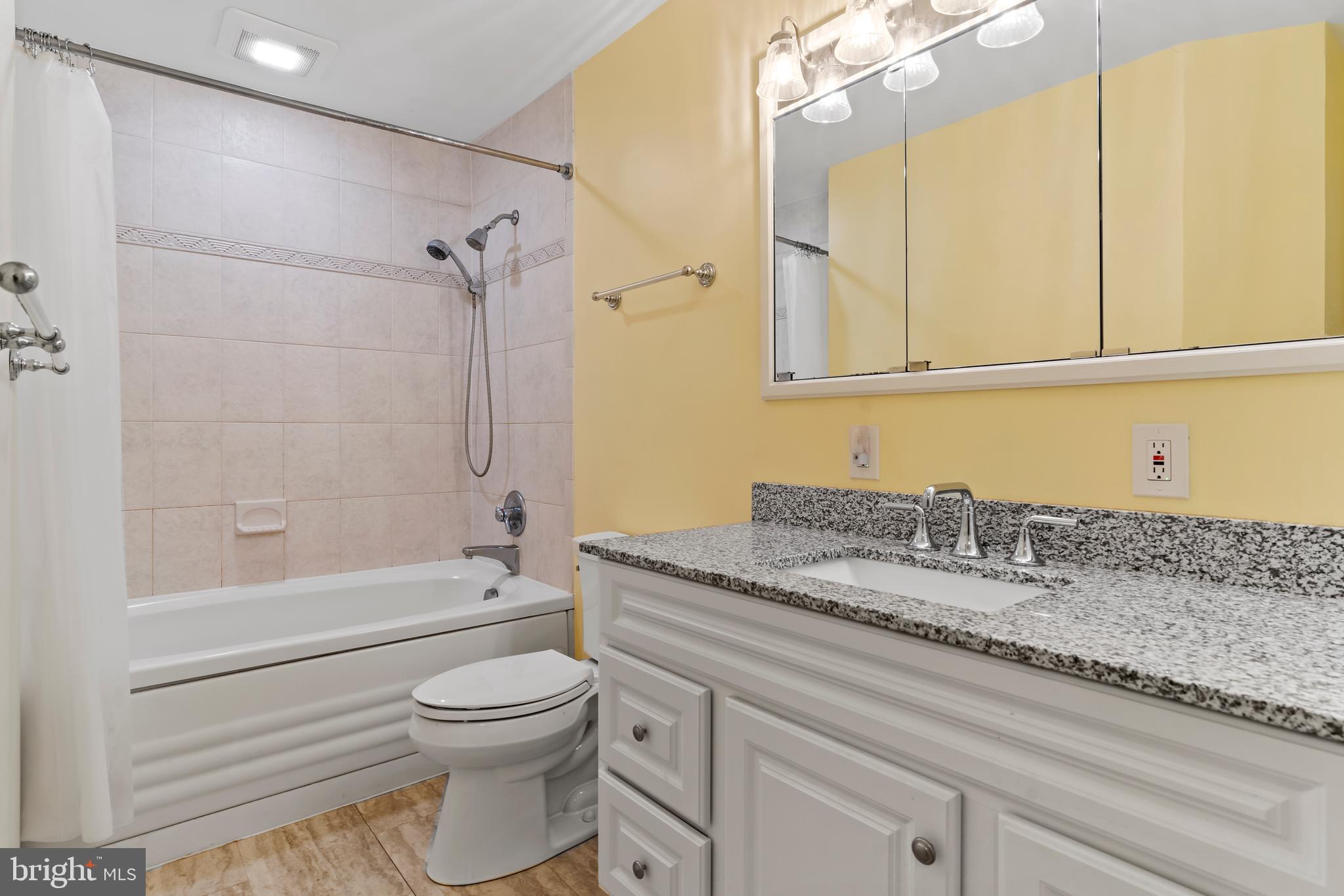 CENTER SQUARE MANOR - Residential