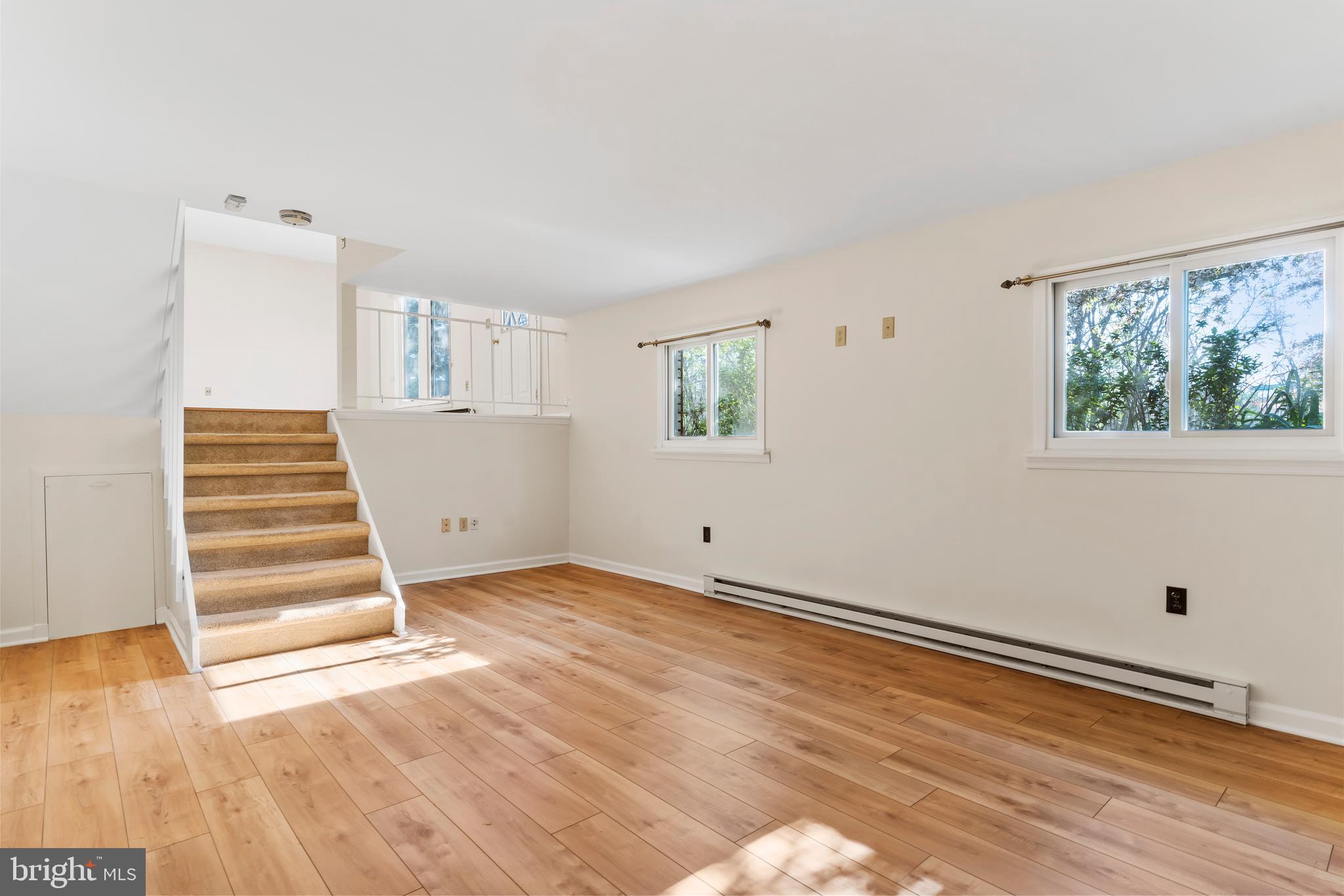 CENTER SQUARE MANOR - Residential