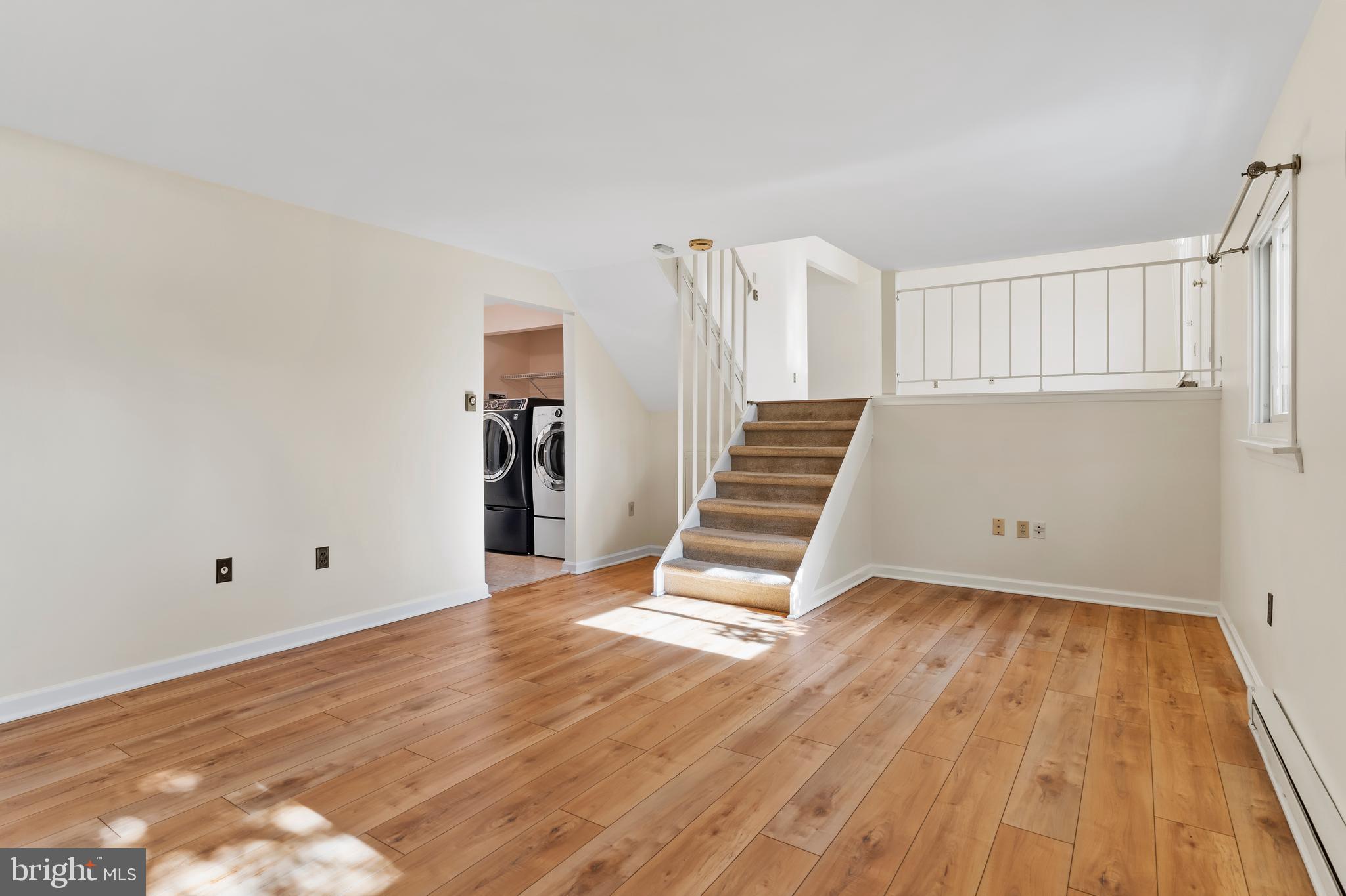 CENTER SQUARE MANOR - Residential