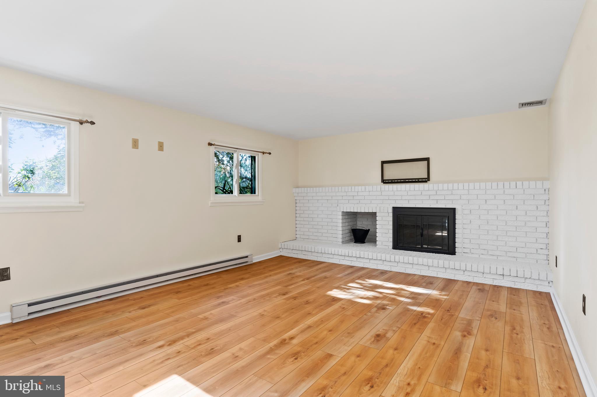 CENTER SQUARE MANOR - Residential