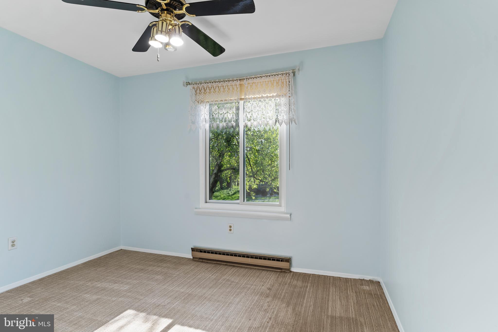 CENTER SQUARE MANOR - Residential