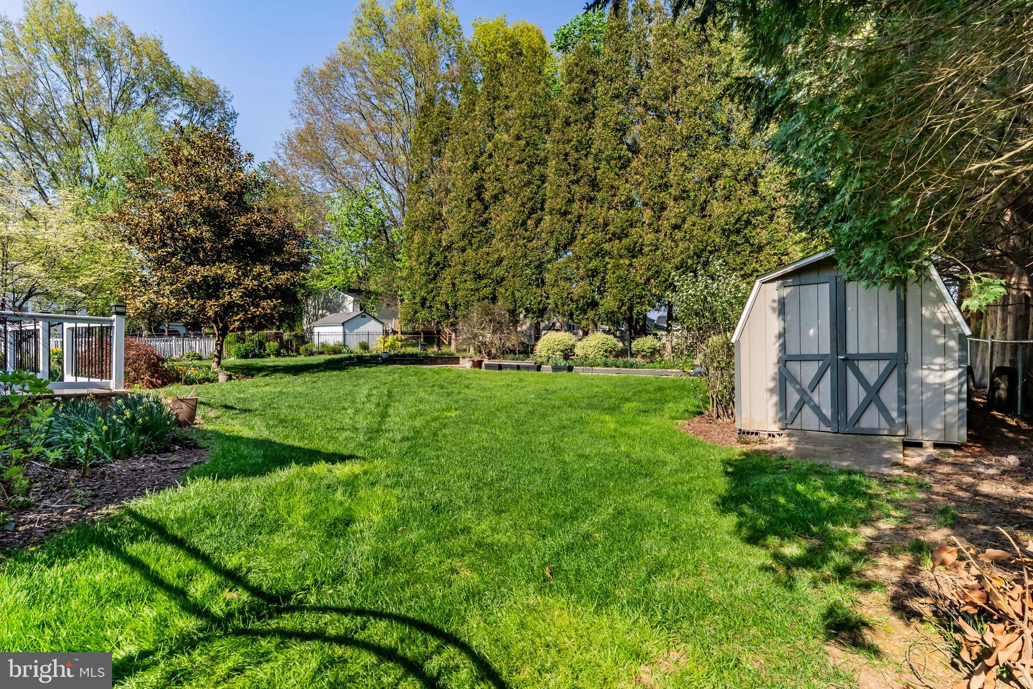 CENTER SQUARE MANOR - Residential