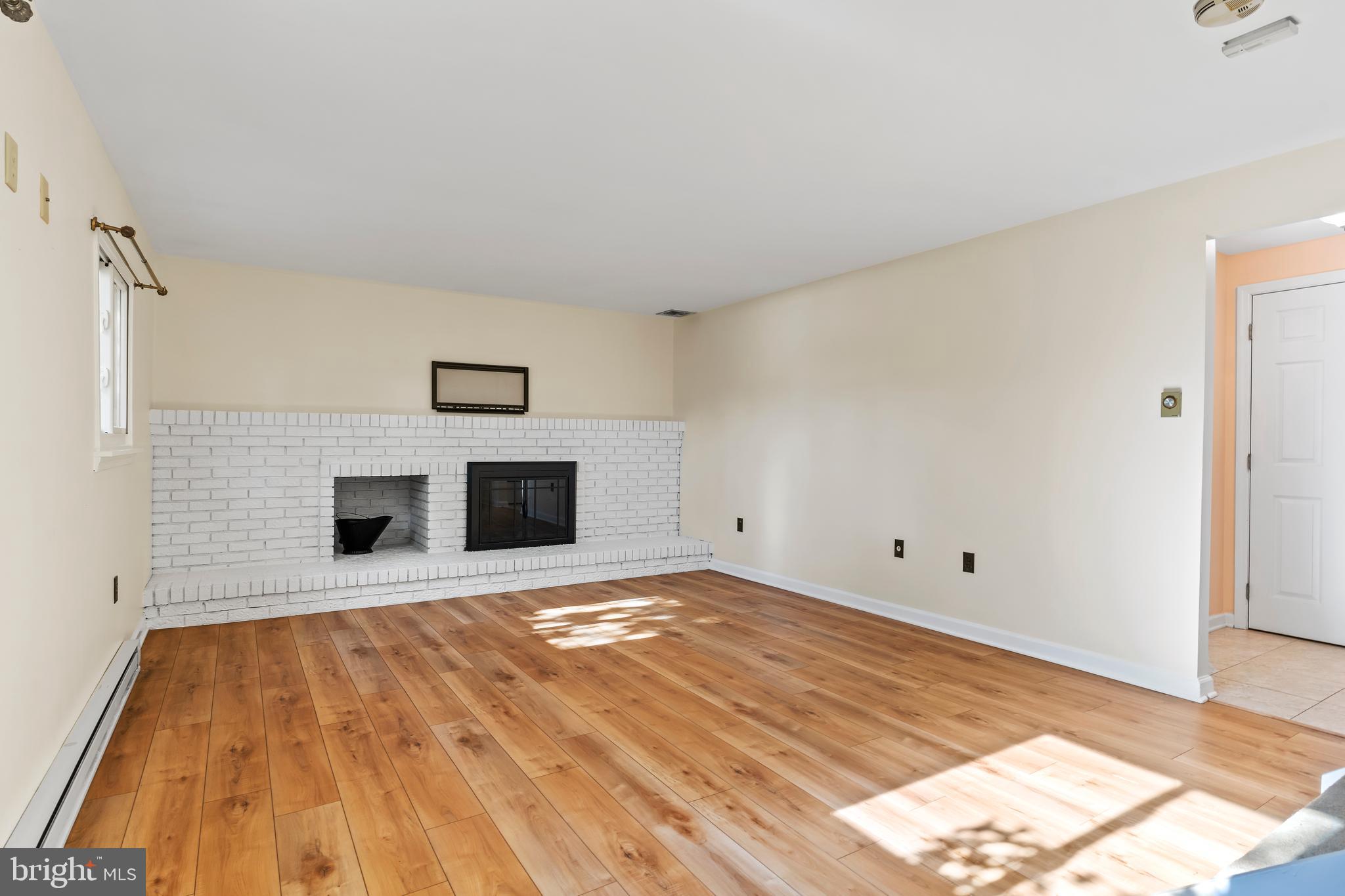 CENTER SQUARE MANOR - Residential