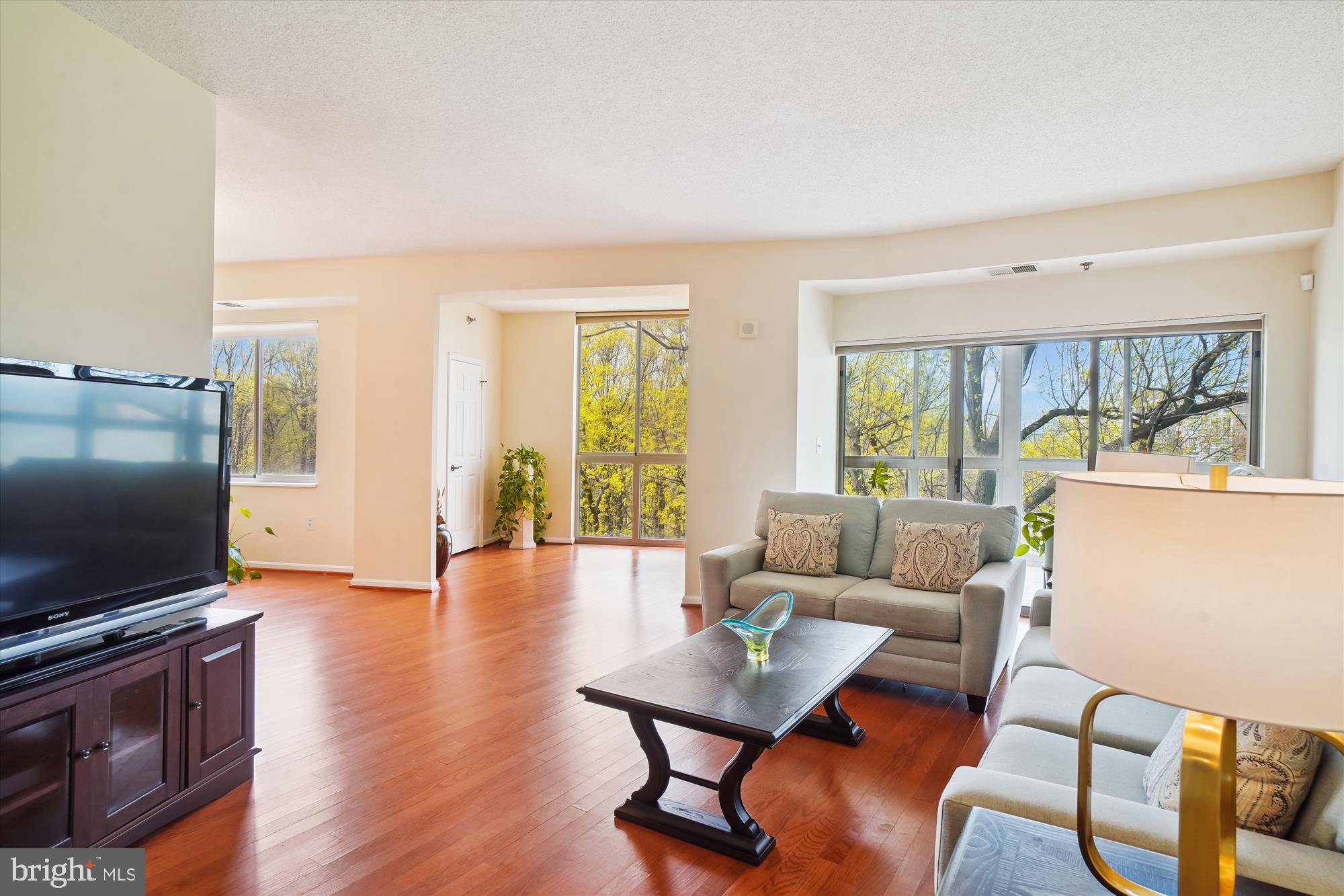 LEISURE WORLD - Residential