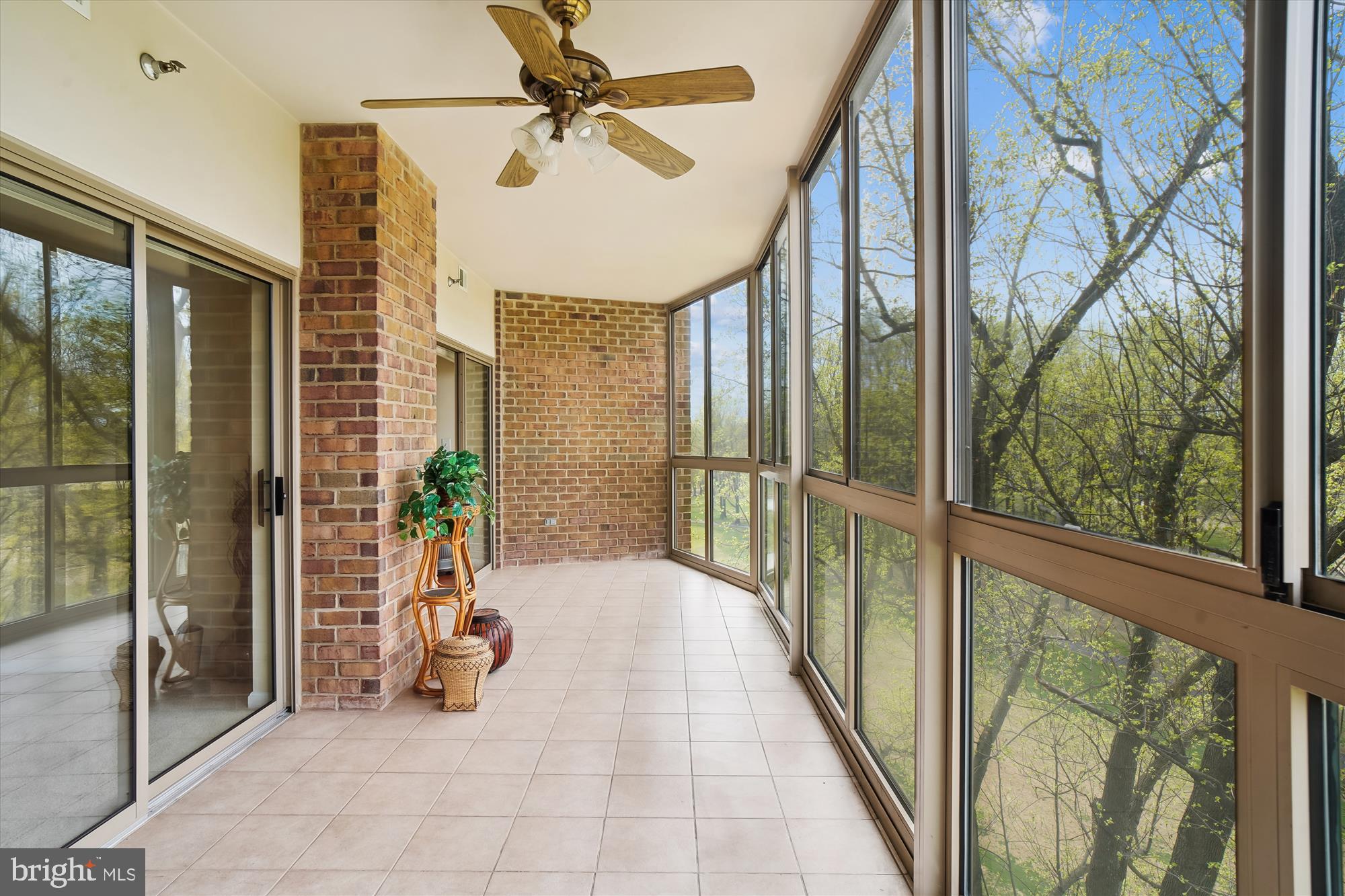 LEISURE WORLD - Residential