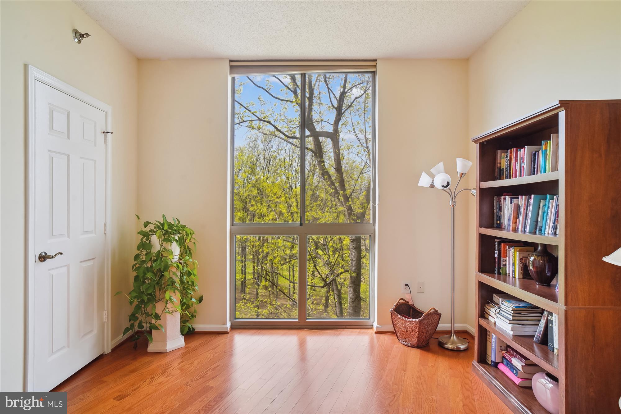 LEISURE WORLD - Residential