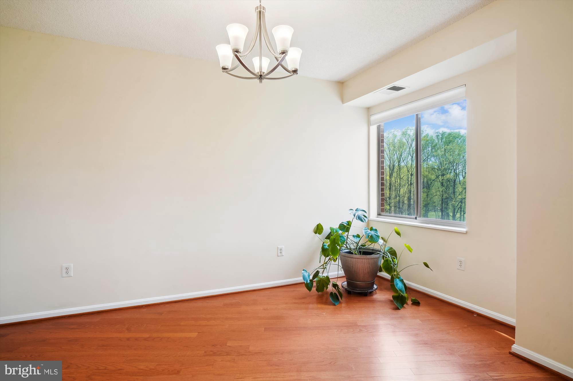 LEISURE WORLD - Residential